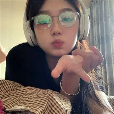 女孩爱跑步